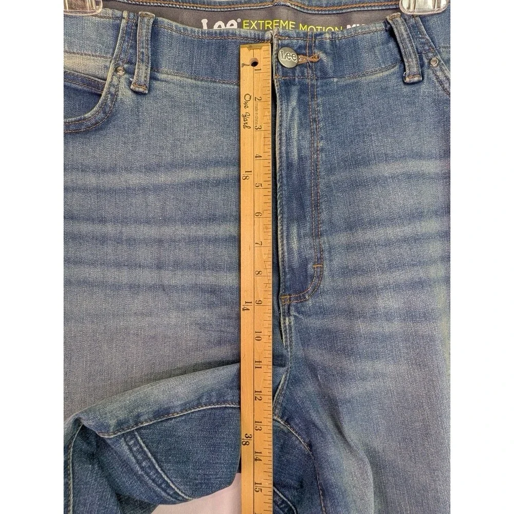 Lee Extreme Motion MVP Jeans Mens 46x32 Blue Medium Wash Relaxed Straight Denim